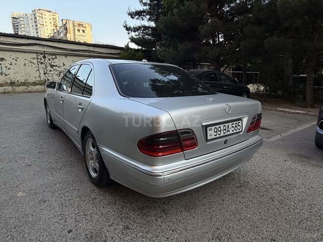 Mercedes E 270-3