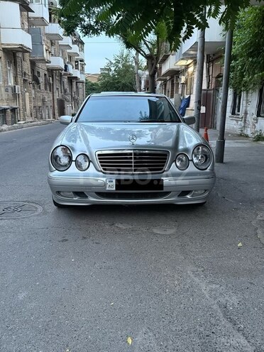 Mercedes E 240-4