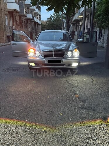 Mercedes E 240-3