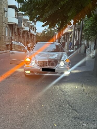 Mercedes E 240-2
