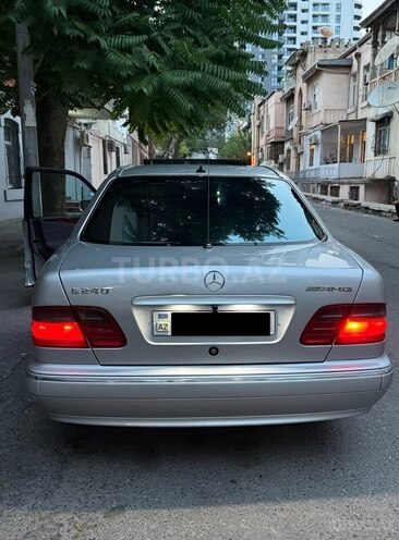 Mercedes E 240-5
