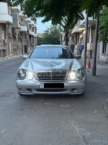 Mercedes E 240-1