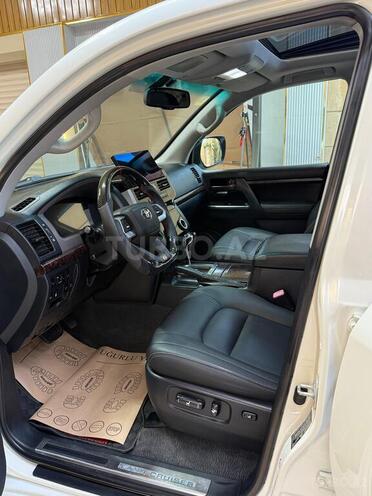 Toyota Land Cruiser-14