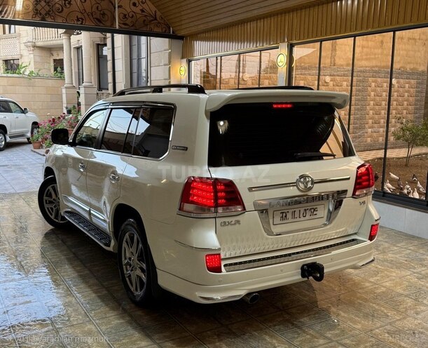 Toyota Land Cruiser-9