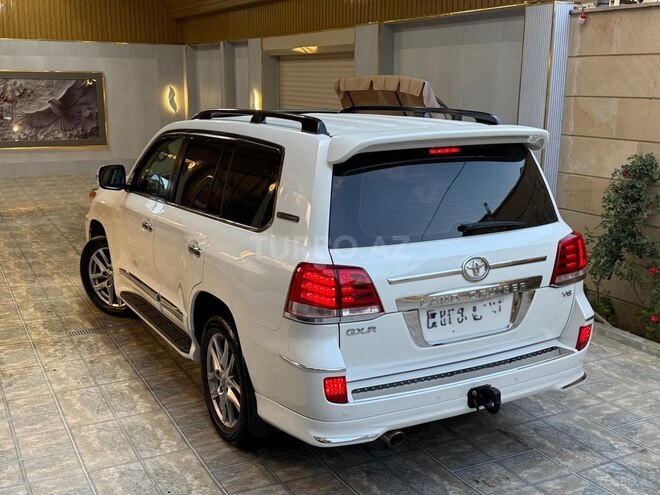 Toyota Land Cruiser-6