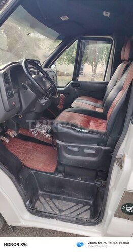 Ford Transit-4