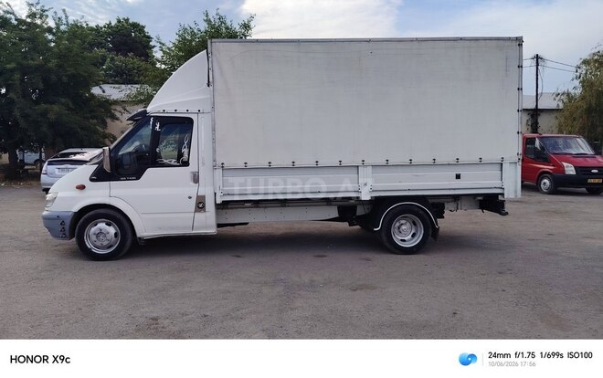 Ford Transit-10