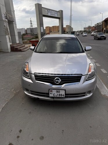 Nissan Altima-1