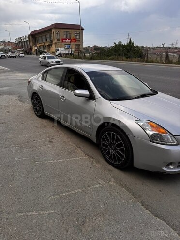 Nissan Altima-4