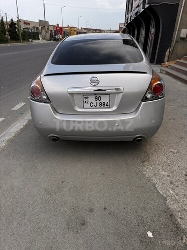 Nissan Altima-2