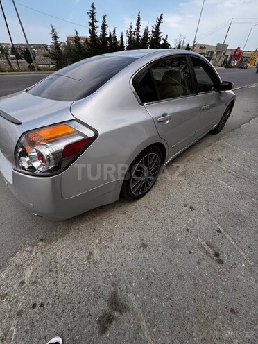 Nissan Altima-8