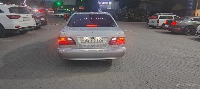 Mercedes E 270-2