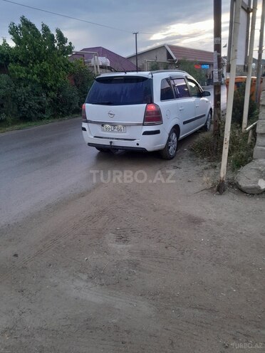Opel Zafira-4