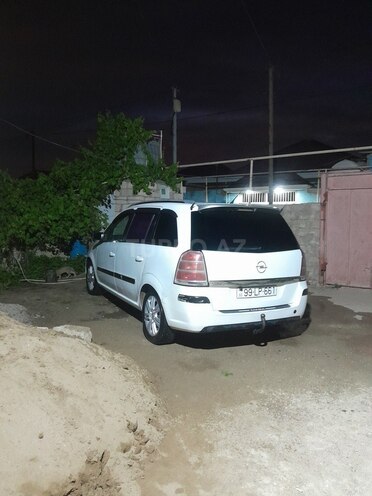 Opel Zafira-2