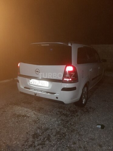 Opel Zafira-5