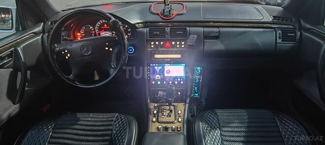 Mercedes E 270-3