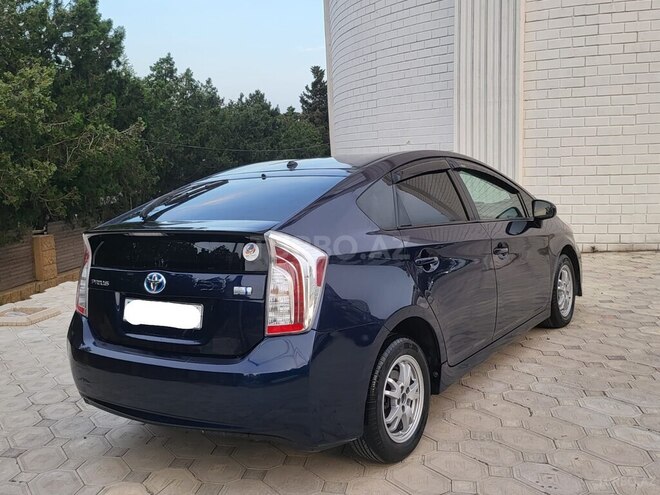 Toyota Prius-5