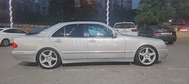 Mercedes E 270-4