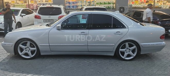 Mercedes E 270-5
