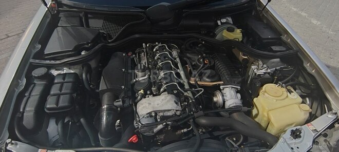 Mercedes E 270-6
