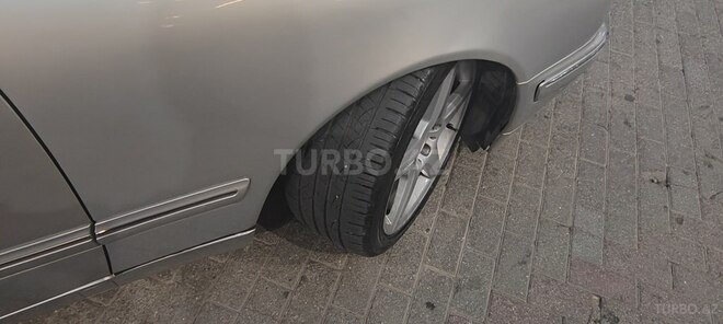 Mercedes E 270-7