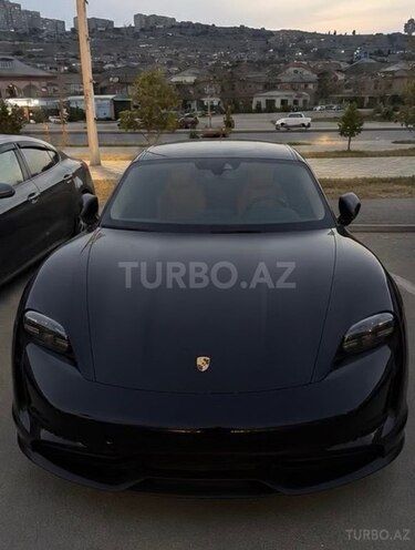 Porsche Taycan Turbo S-1