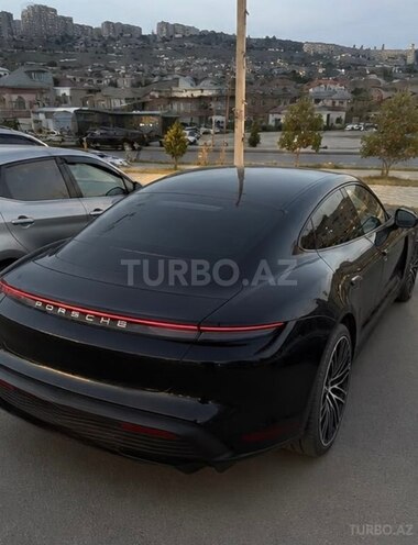 Porsche Taycan Turbo S-4