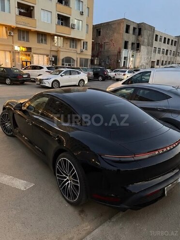 Porsche Taycan Turbo S-3
