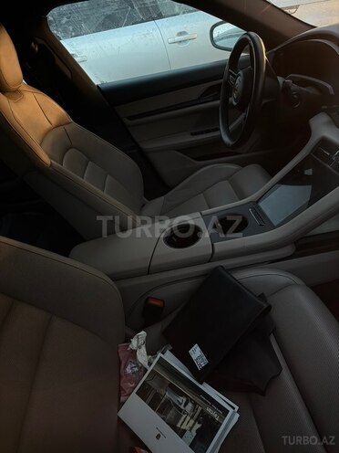 Porsche Taycan Turbo S-6