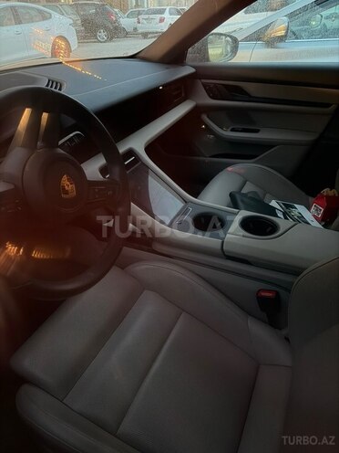 Porsche Taycan Turbo S-5