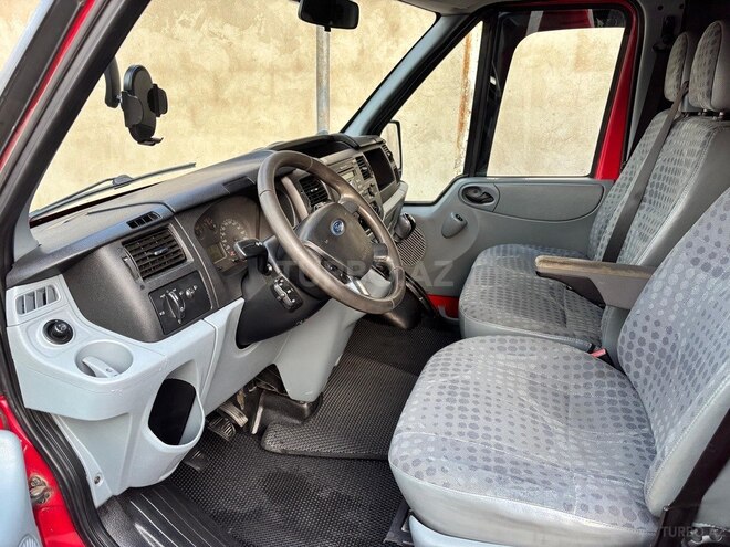 Ford Transit-7