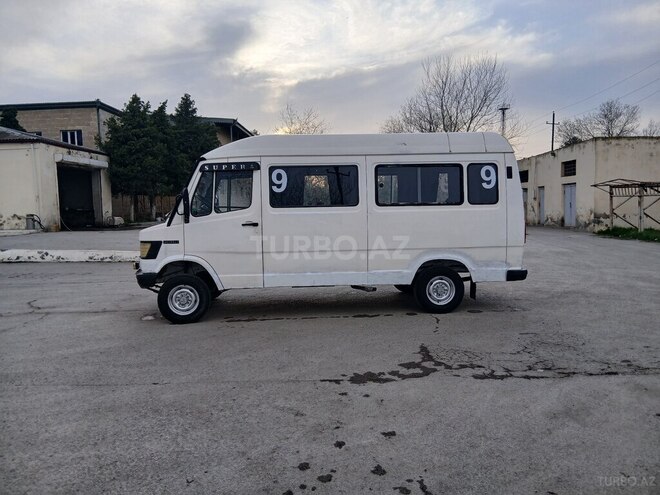 Mercedes 208 D-9
