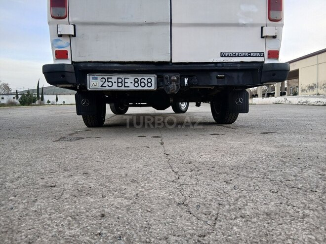 Mercedes 208 D-10