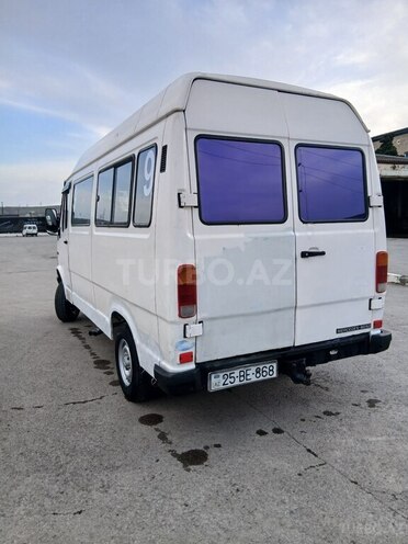 Mercedes 208 D-11