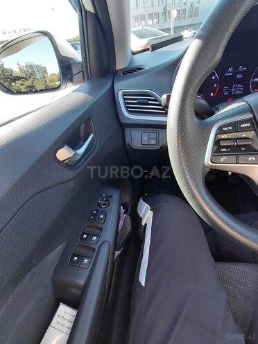 Hyundai Accent-6