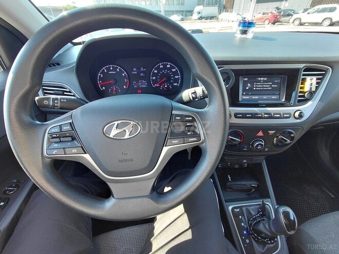 Hyundai Accent-5