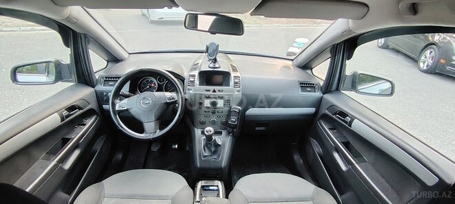 Opel Zafira-13