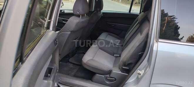 Opel Zafira-18