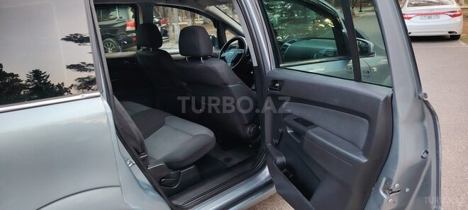 Opel Zafira-19