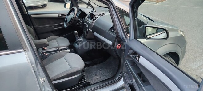 Opel Zafira-15
