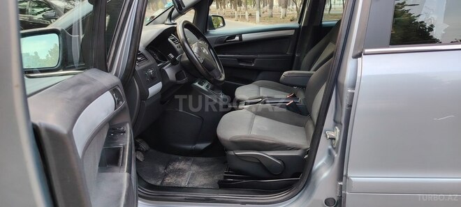 Opel Zafira-16