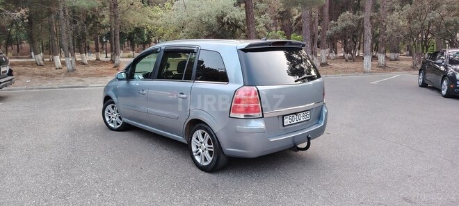 Opel Zafira-12