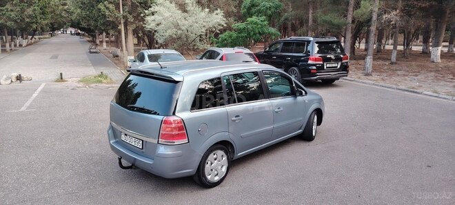 Opel Zafira-10