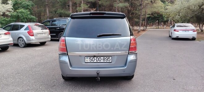 Opel Zafira-8