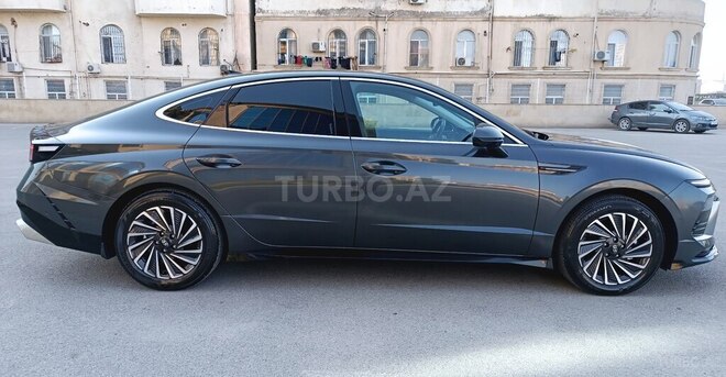 Hyundai Sonata-4