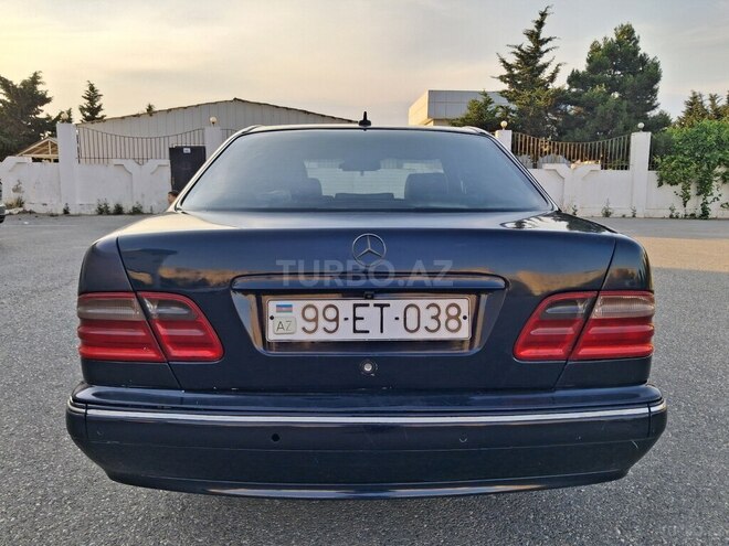 Mercedes E 220-2