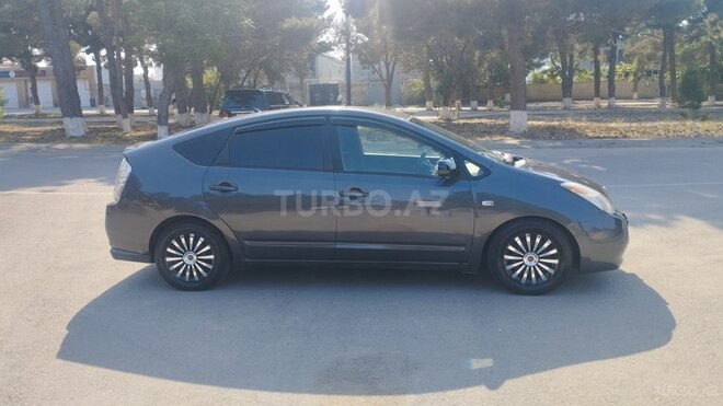 Toyota Prius-5