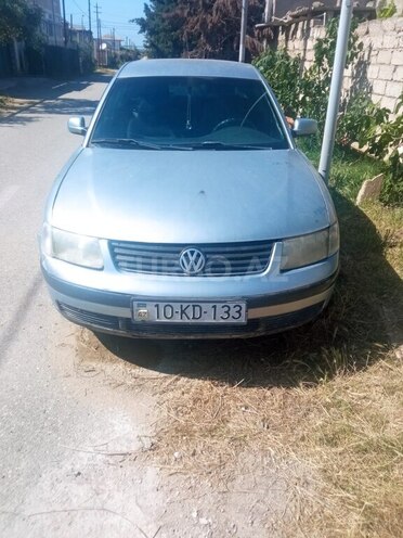 Volkswagen Passat-1