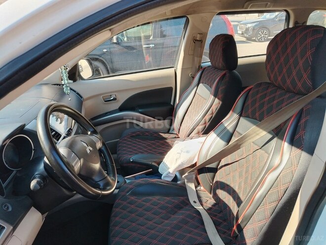 Mitsubishi Outlander-5
