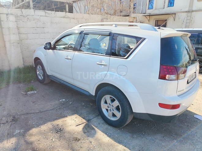 Mitsubishi Outlander-4